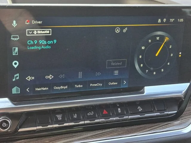 Used 2025 Summit White Chevrolet LT image 28