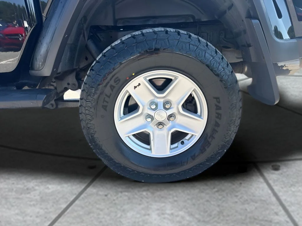 Used 2020 Black Jeep Sport image 27