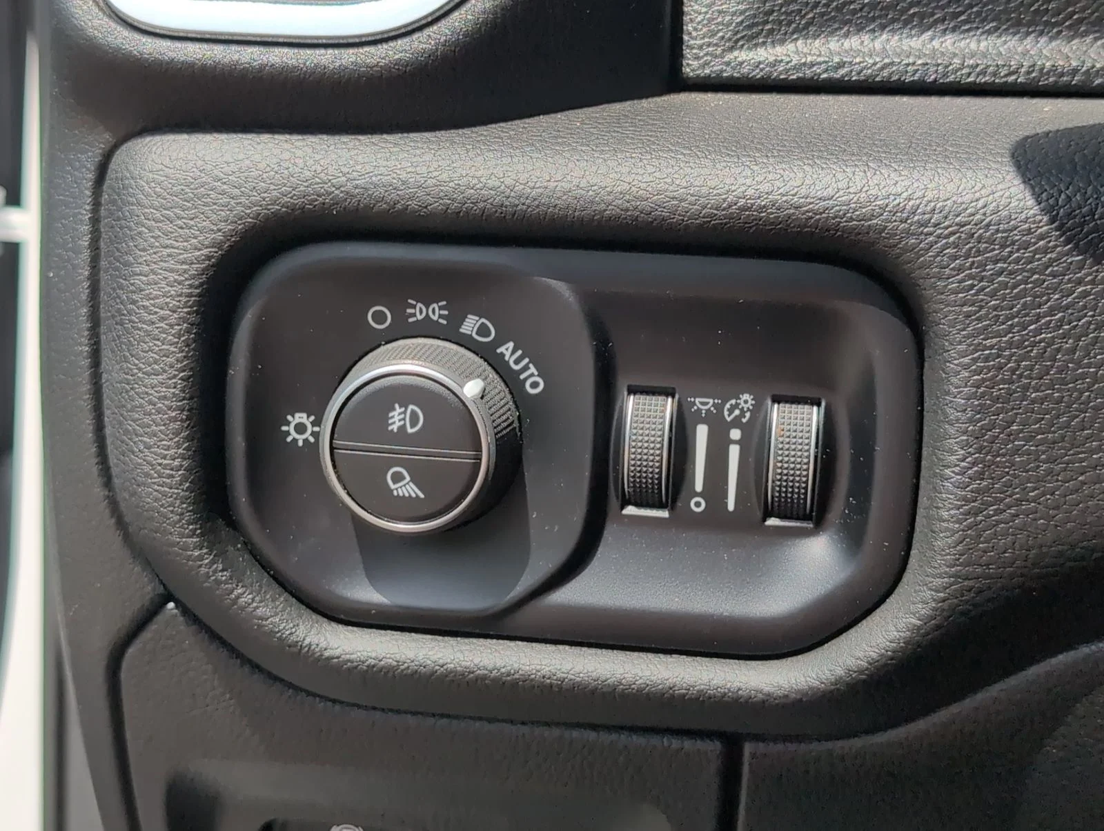 Used 2025 White Ram Laramie image 24