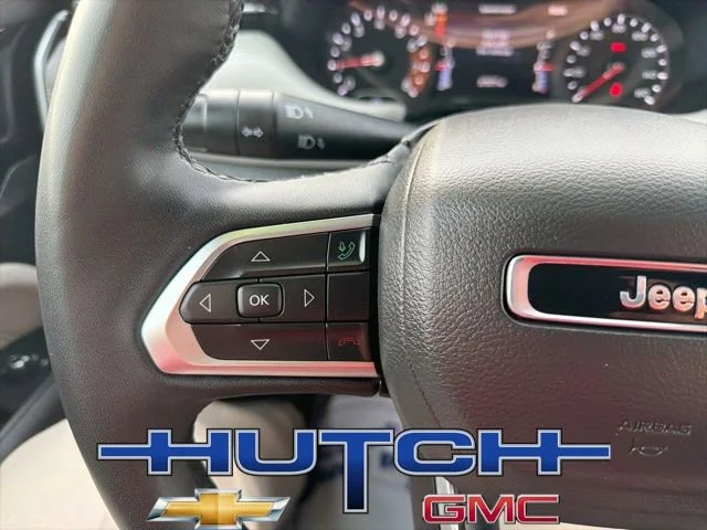 Used 2025 White Jeep Limited 4x4 image 28