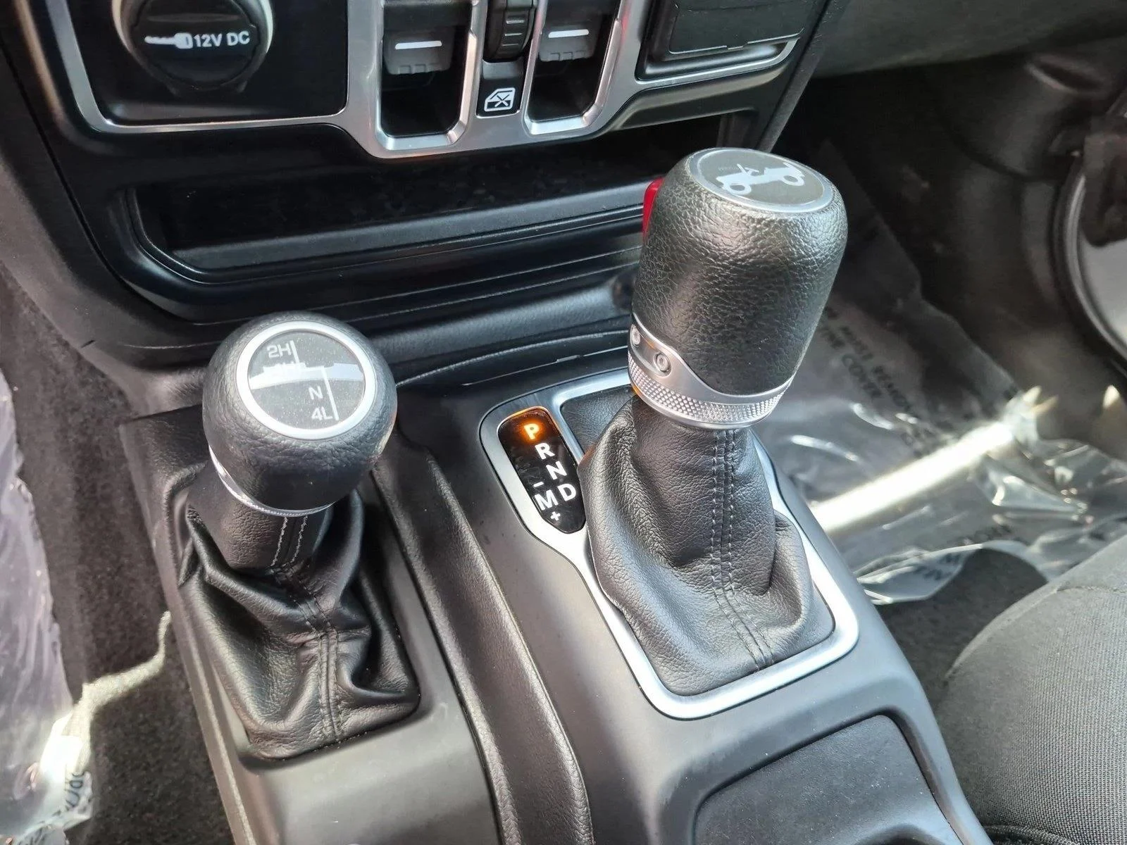 Used 2019 Billet Silver Metallic Clearcoat Jeep Sport S image 12