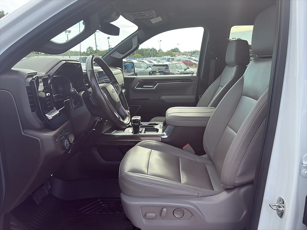 Used 2023 Summit White Chevrolet  image 17