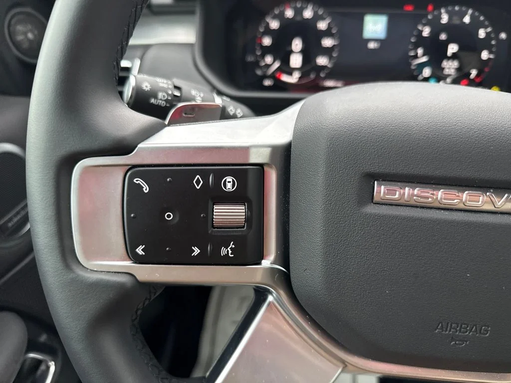 Certified Used 2025 White Land Rover Dynamic SE image 22