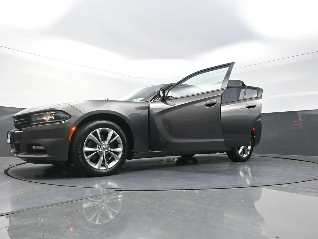 Used 2020 Gray Dodge SXT image 34