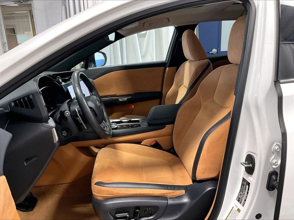 Used 2023 White Lexus 450e Luxury image 10