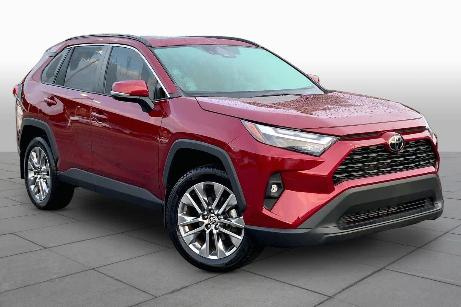 Used 2024 Ruby Flare Pearl Toyota XLE Premium image 3
