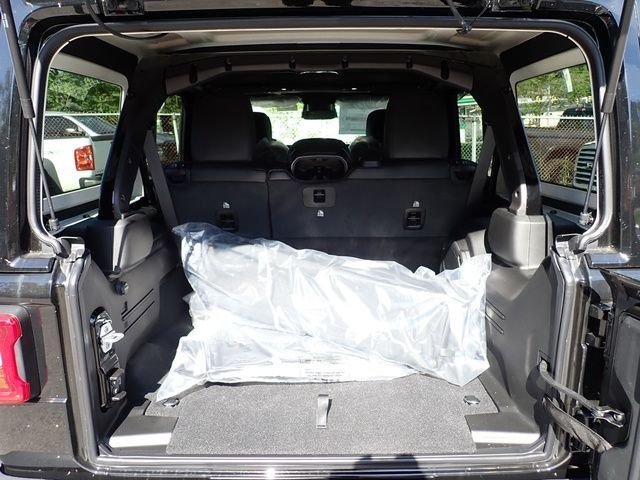 New 2026 Black Clear-Coat Exterior Paint Jeep Sahara image 6