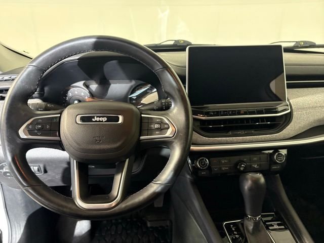 Certified Used 2022 White Jeep Latitude Lux image 26