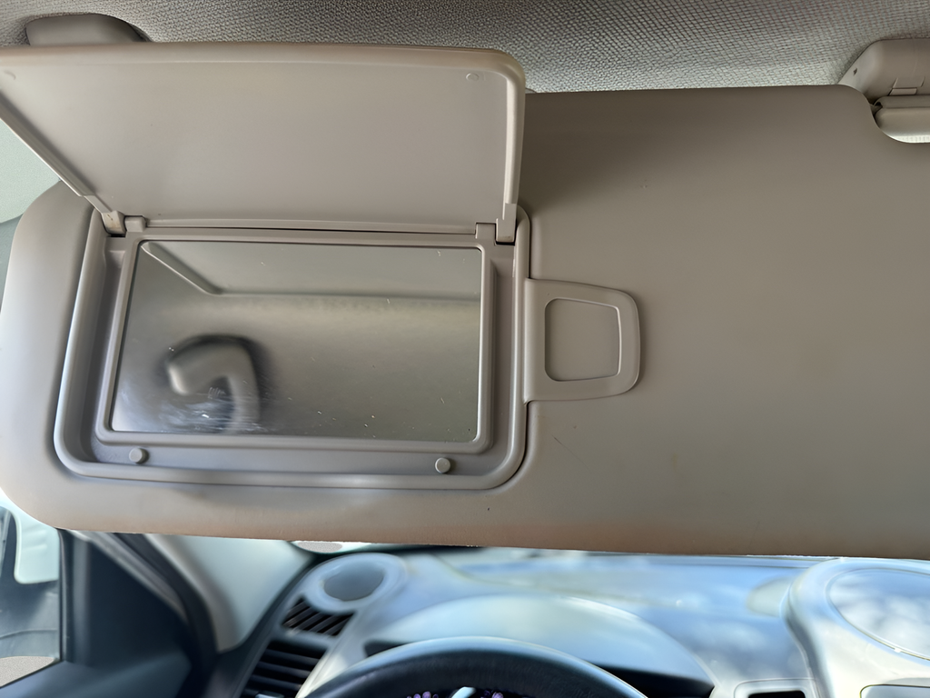 Used 2012 White Kia Plus image 29