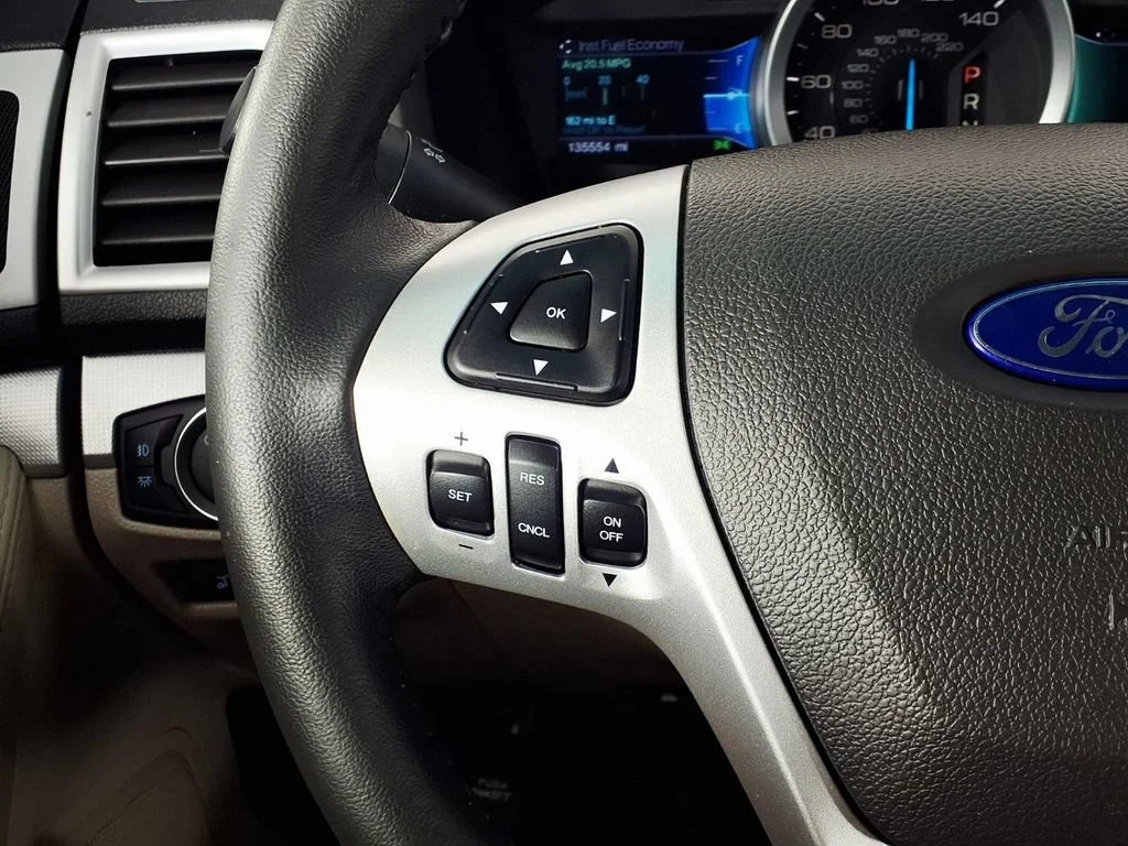 Used 2015 White Platinum Ford XLT image 19