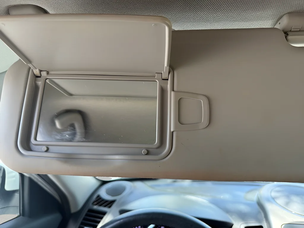 Used 2012 Clear White Kia Plus image 29