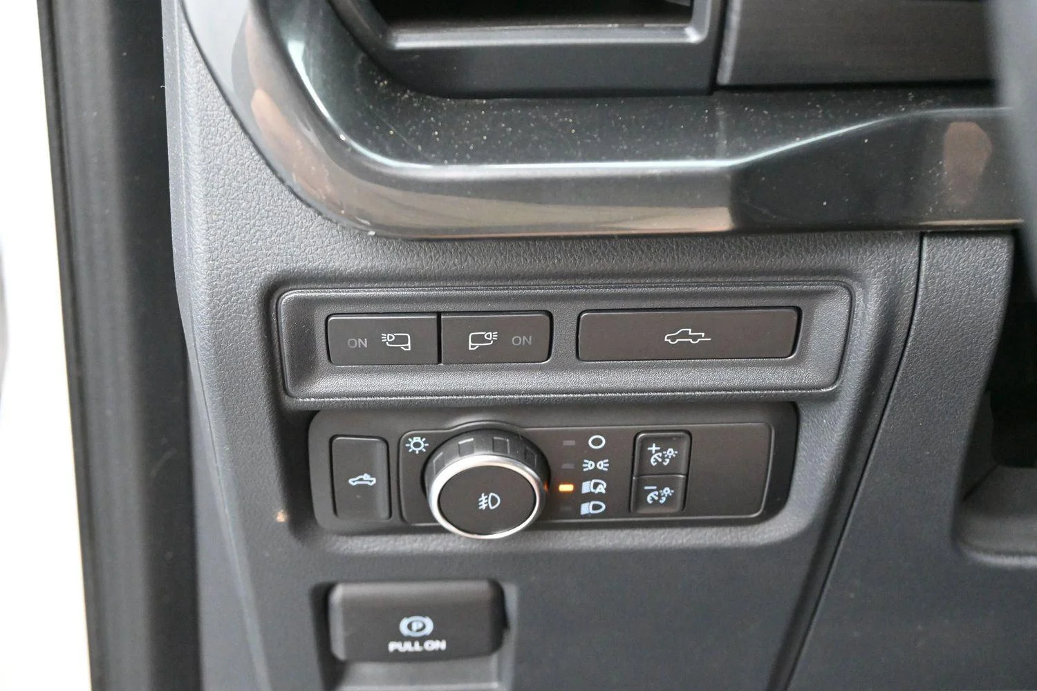 Used 2022 Oxford White Ford XL image 28