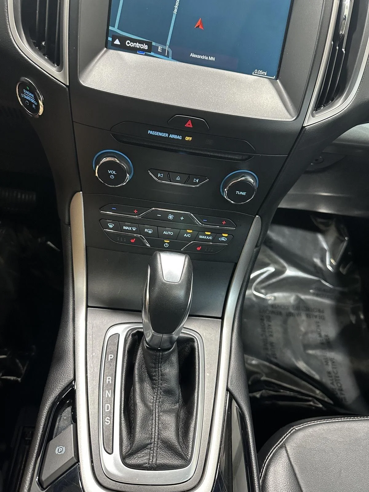 Used 2018 Magnetic Metallic Ford SEL image 14