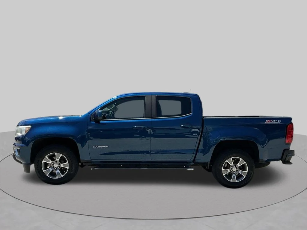 Used 2019 Blue Chevrolet Z71 image 3