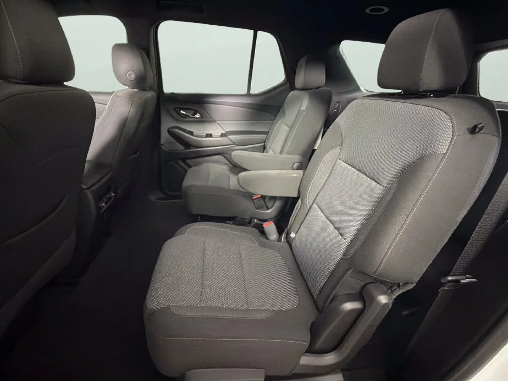 Used 2024 Summit White Chevrolet LT Cloth image 27