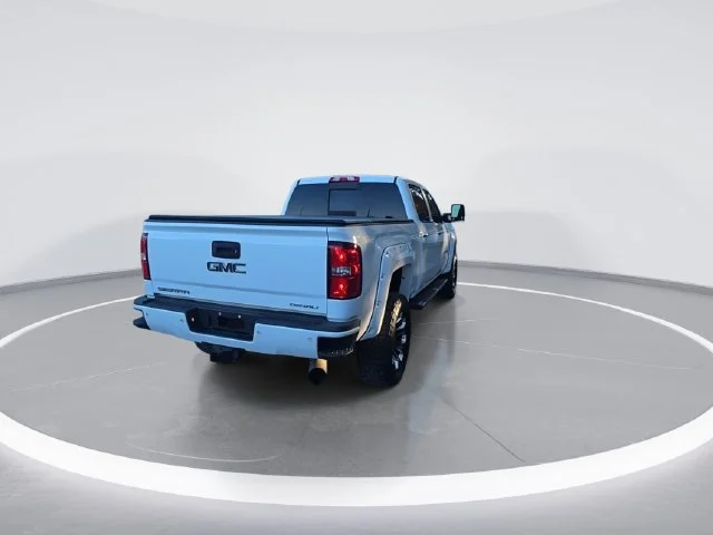 Used 2019 White GMC Denali image 7