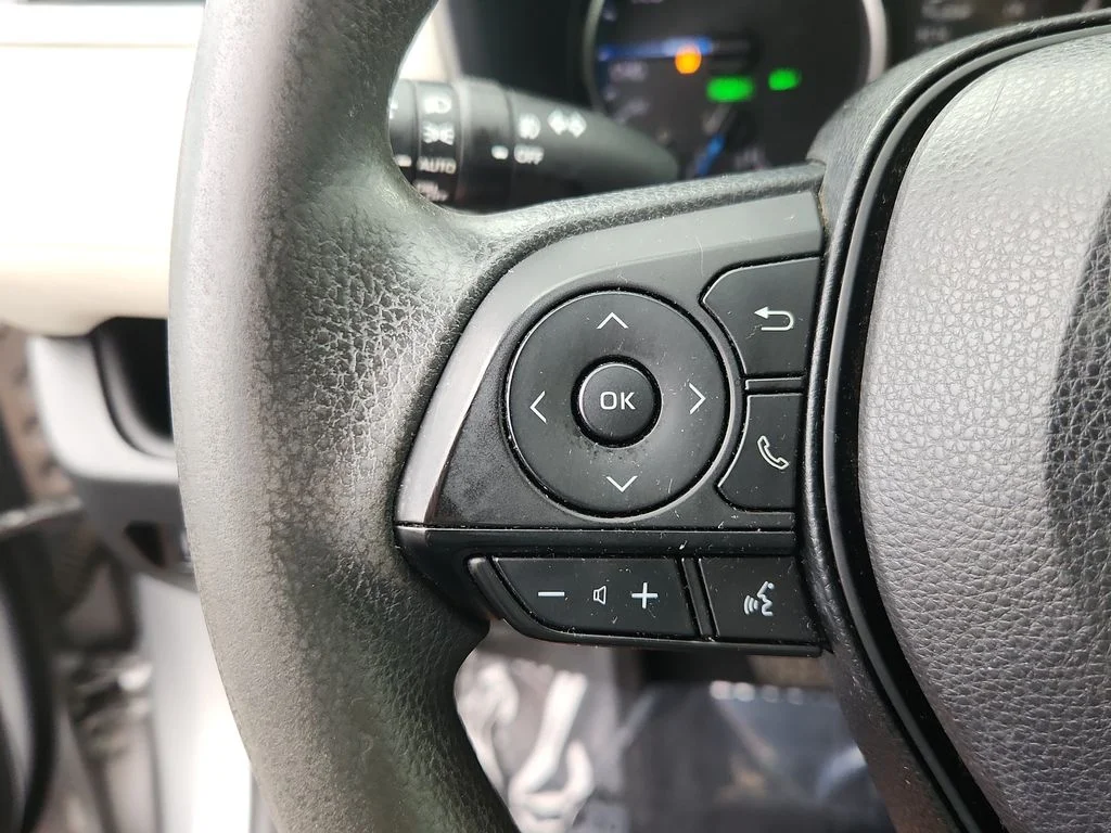 Used 2021 Silver Toyota XLE image 19