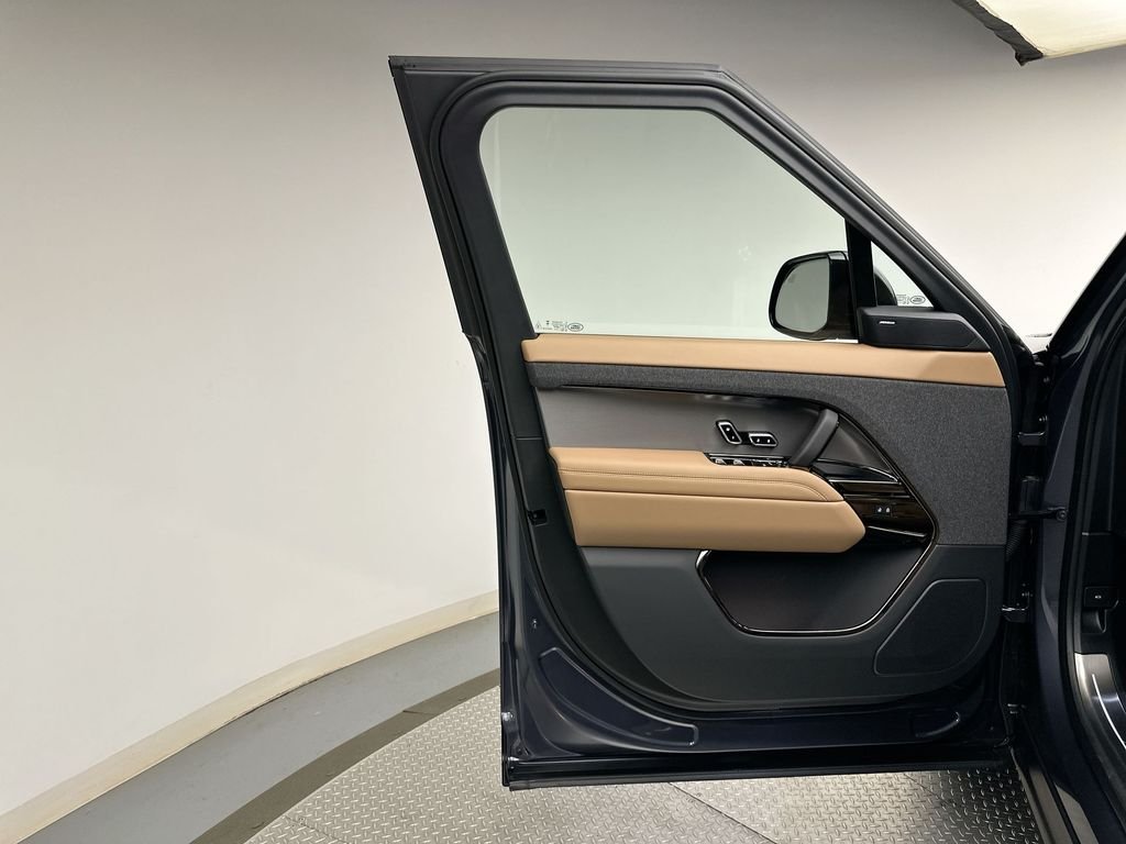 New 2027 Varesine Blue Metallic Land Rover SE image 9