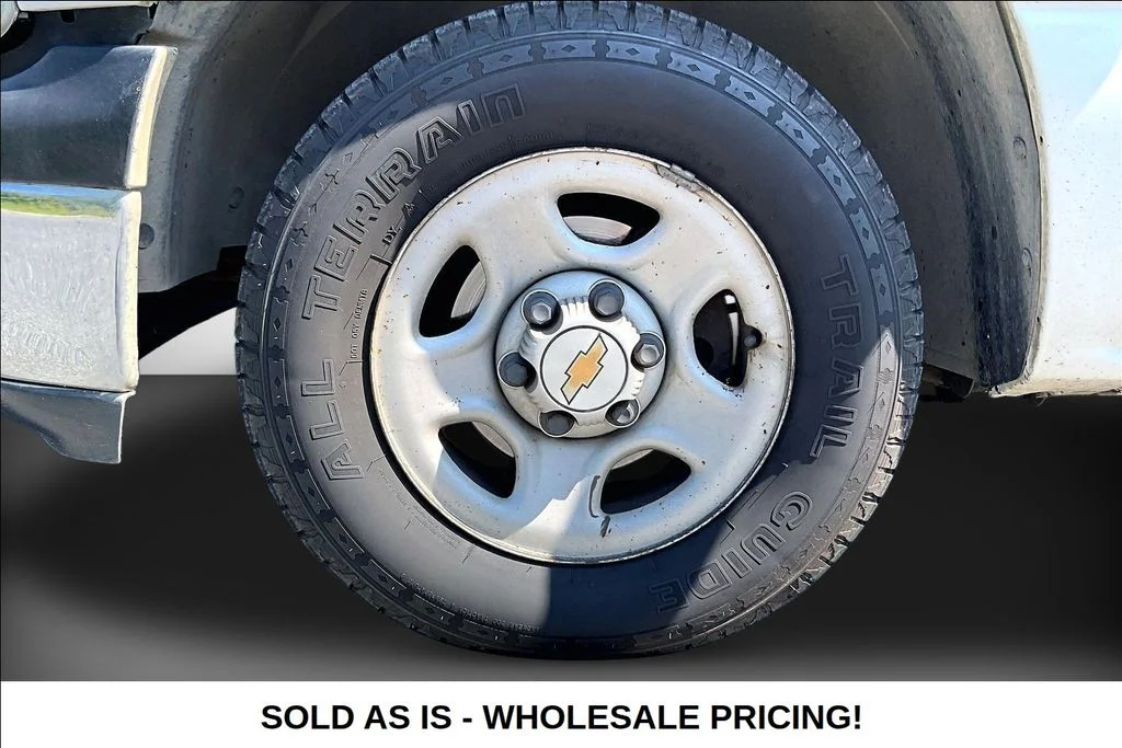 Used 2002 White Chevrolet Base image 29