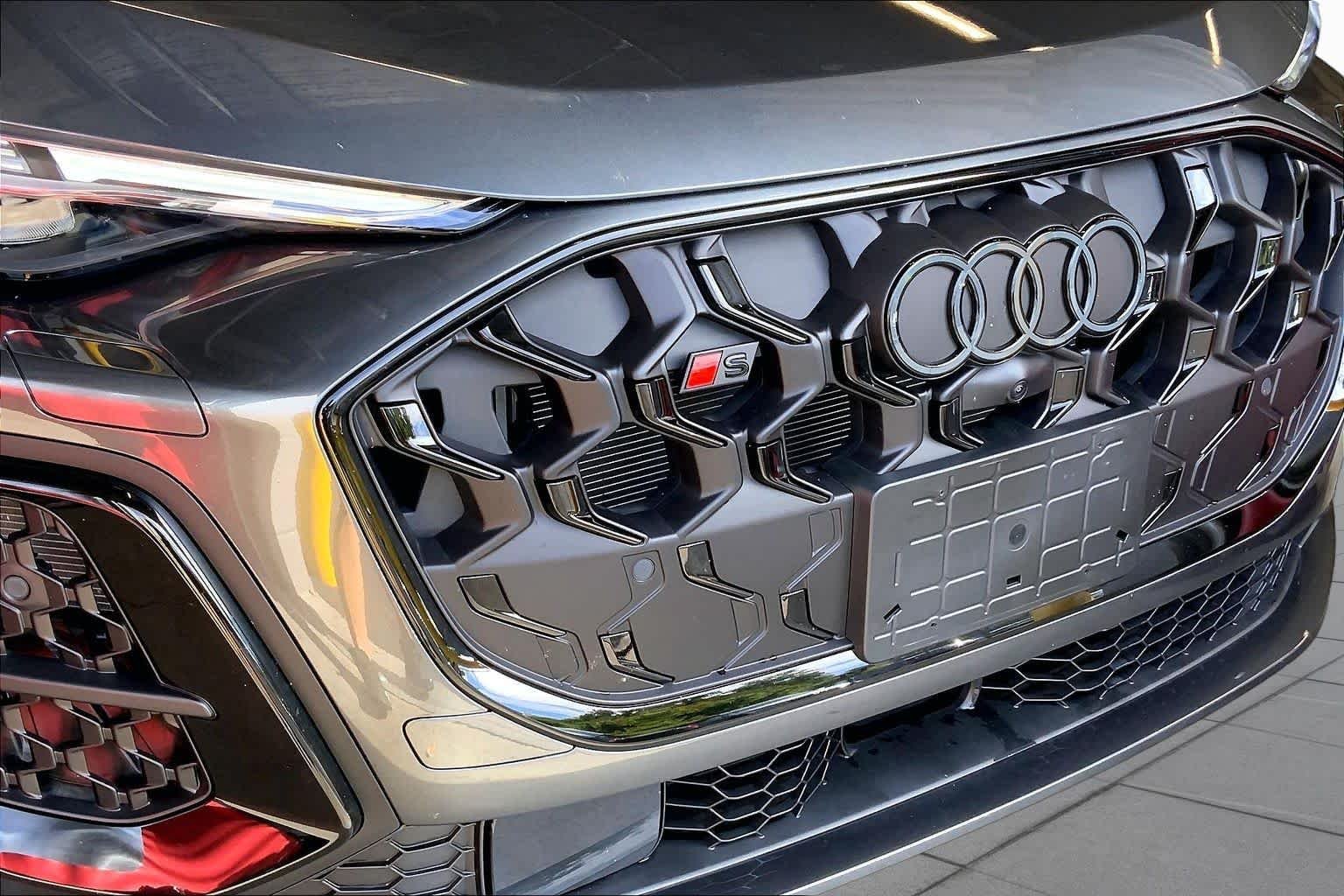 Used 2025 Daytona Gray Pearl Effect Audi Premium Plus image 30