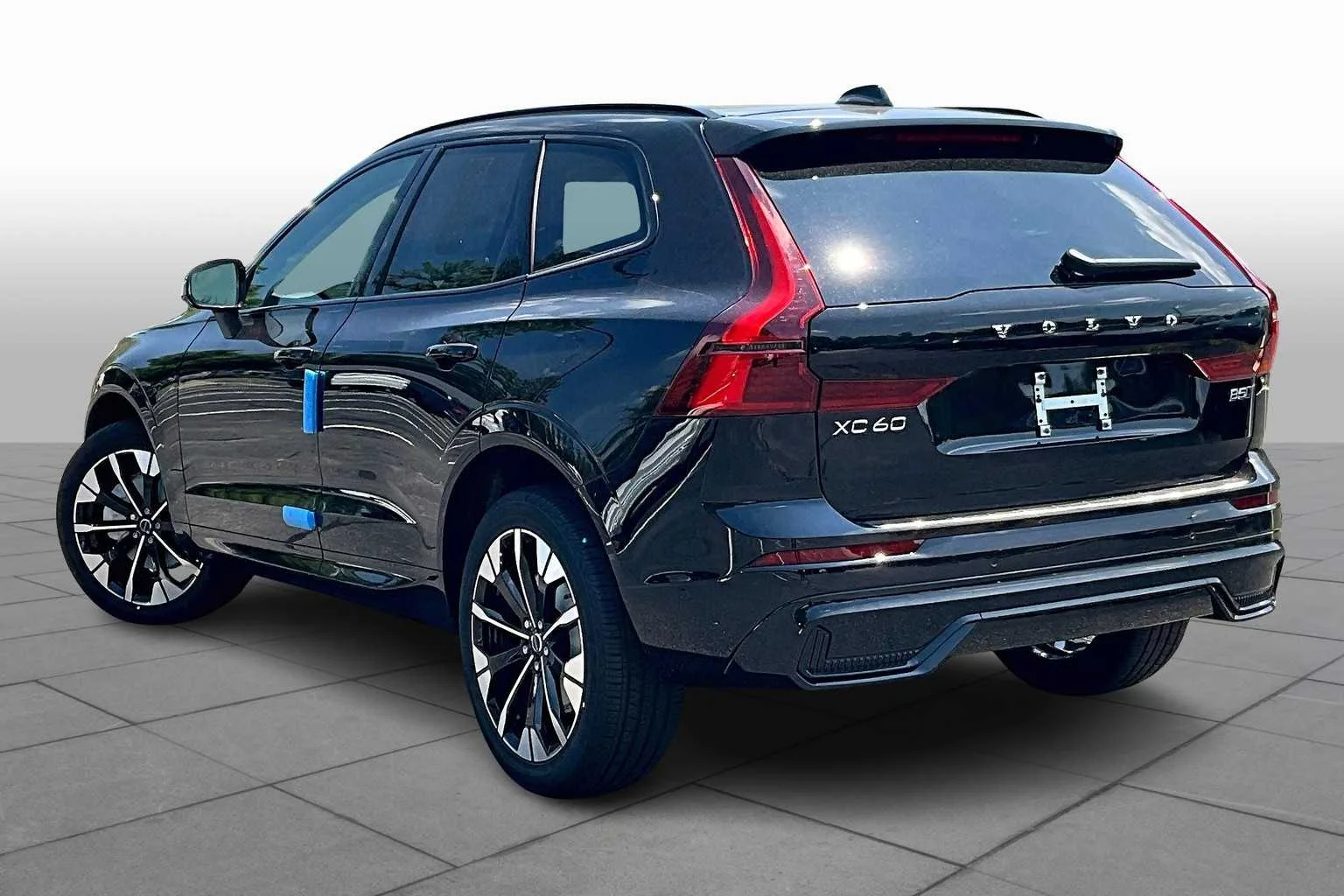 New 2026 Onyx Black Metallic Volvo Ultra image 3