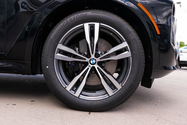 New 2027 Black Sapphire Metallic BMW M60i image 11