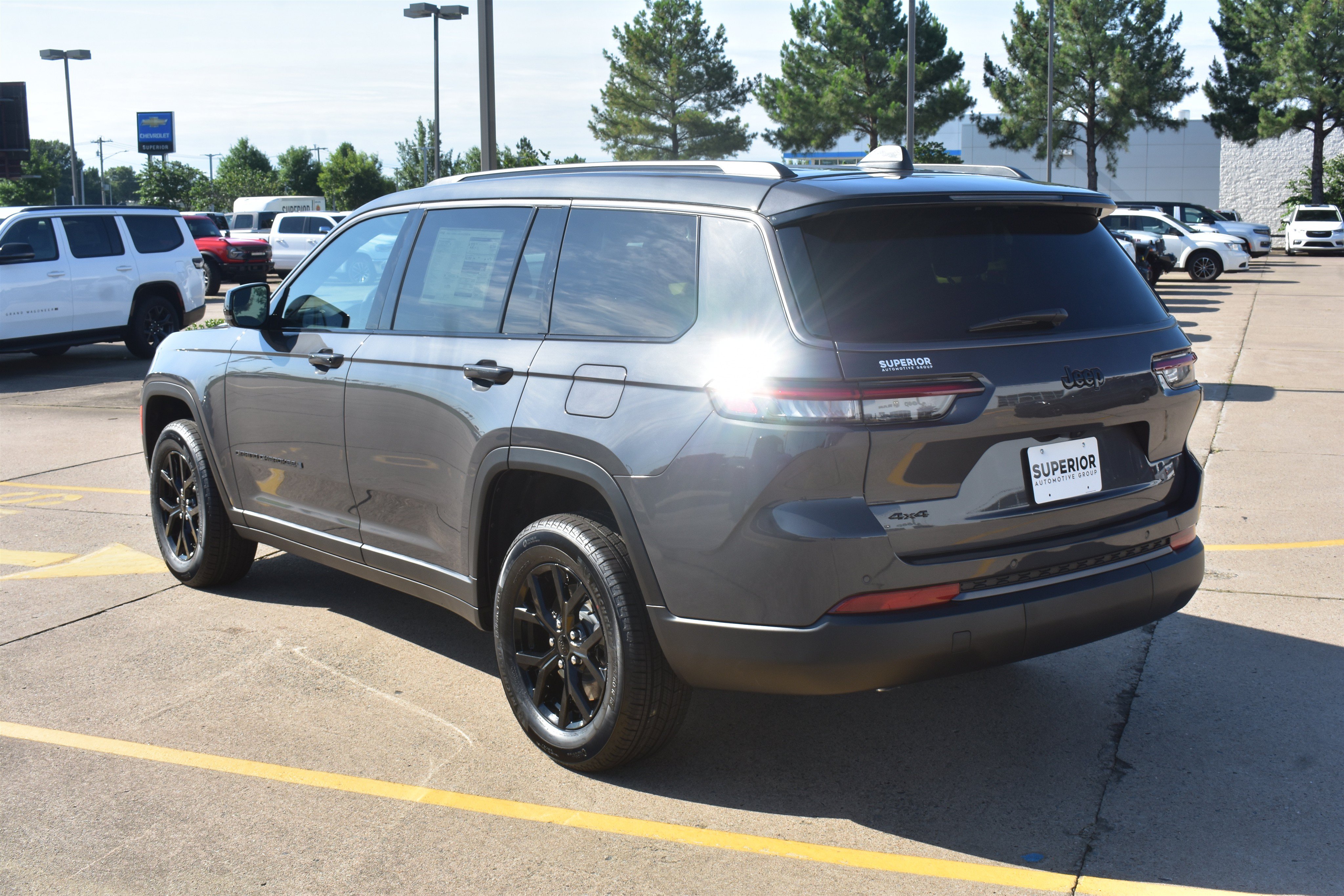 New 2026 Baltic Gray Metallic Clear-Coat Exterior Paint Jeep Laredo Altitude image 8