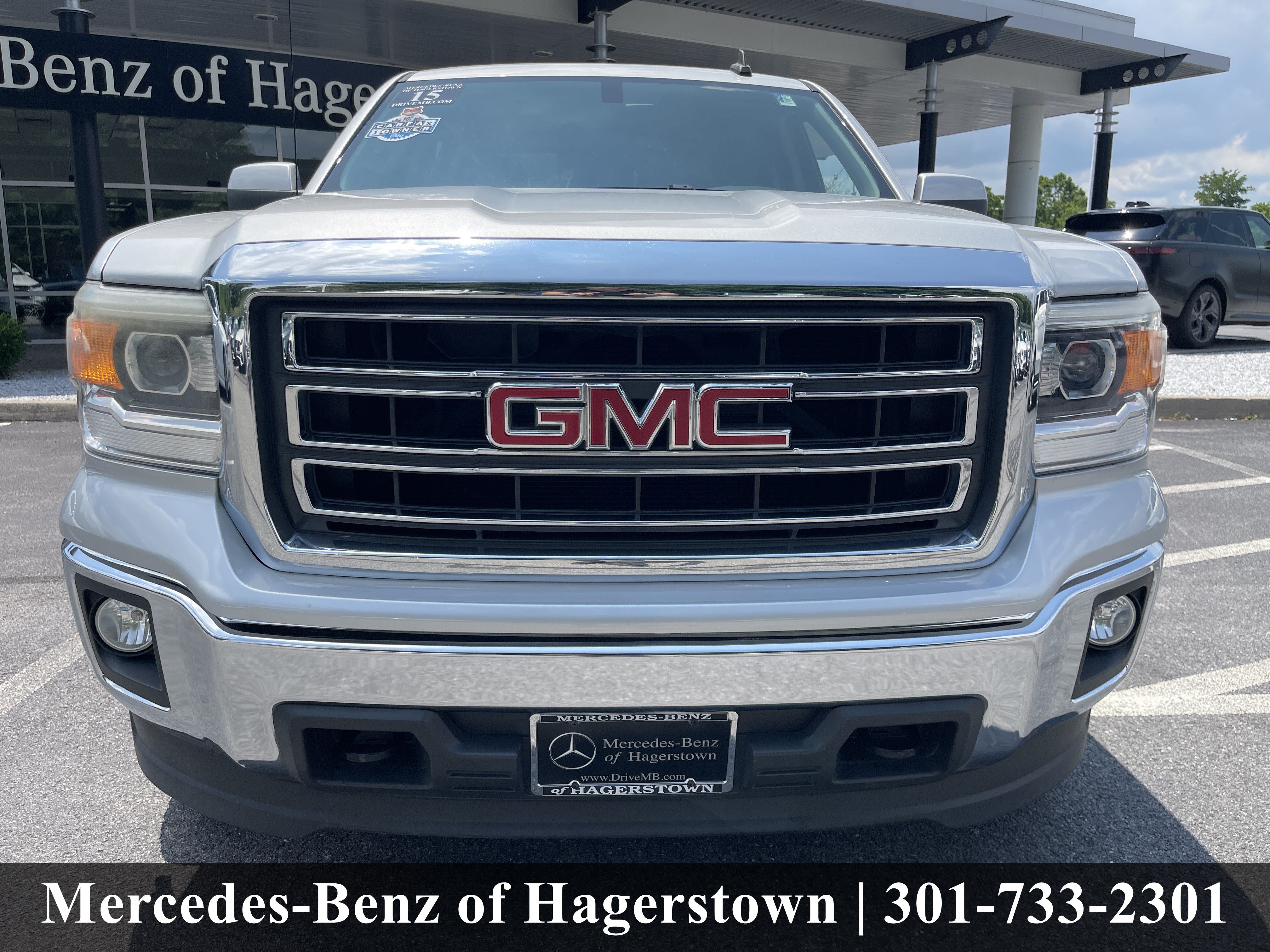 Used 2015 Quicksilver Metallic GMC SLE 4WD Crew Cab 153.0 image 2