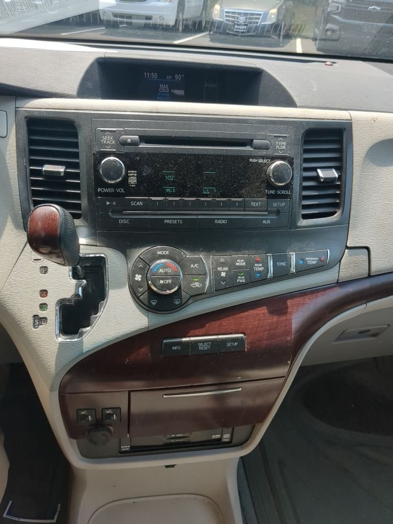 Used 2012 Silver Toyota XLE image 14