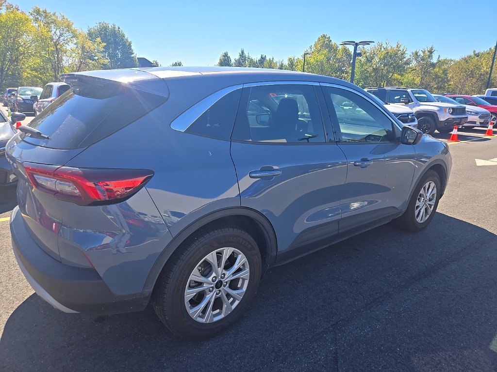 Used 2024 Vapor Blue Ford Active image 6