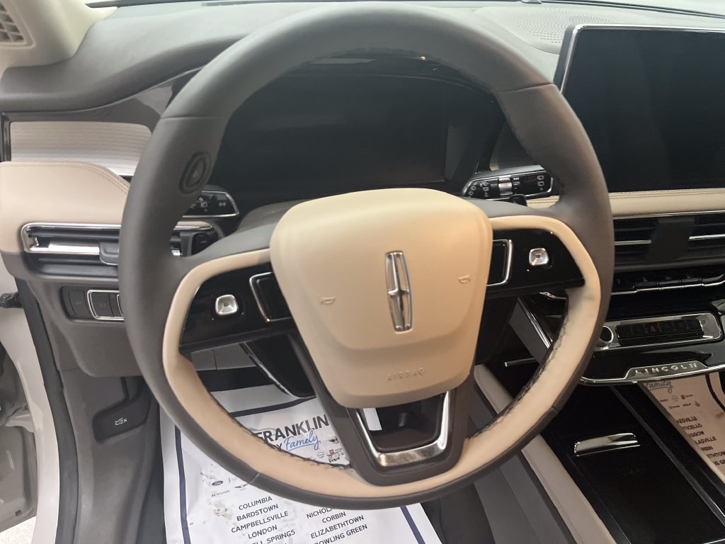 Used 2024 White Lincoln Premiere image 16