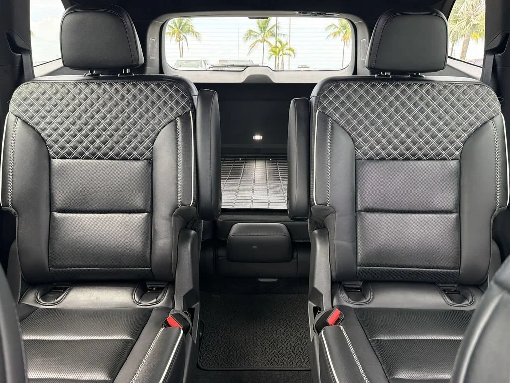 Used 2025 White Frost Tricoat GMC Denali image 13