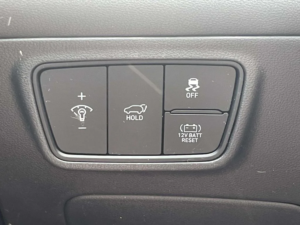 Used 2022 Silver Hyundai SEL Convenience image 20