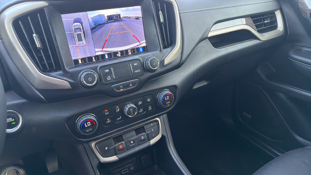 Used 2024 White GMC Denali image 24