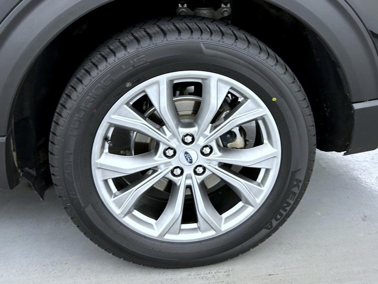 Used 2023 Black Ford XLT image 25