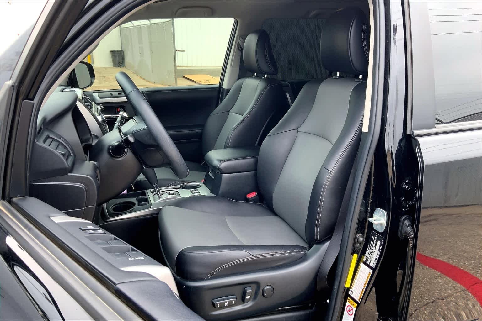 Used 2018 Midnight Black Metallic Toyota SR5 Premium image 7