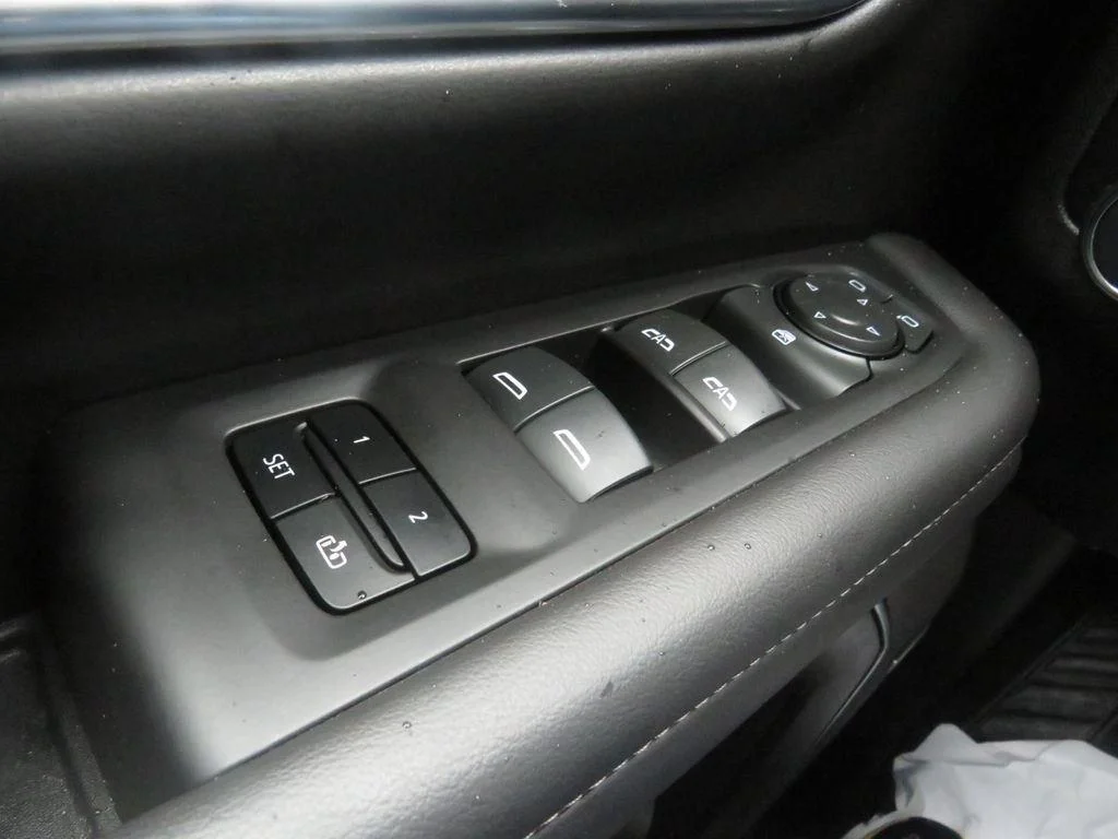 Used 2024 Summit White Chevrolet Z71 image 26