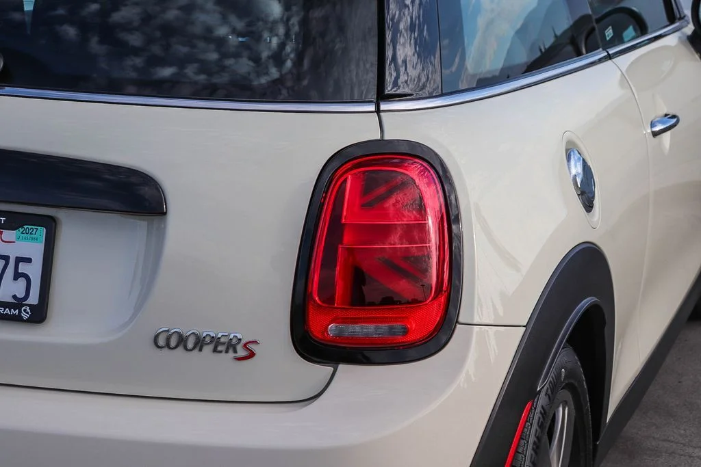 Used 2021 White MINI Classic image 10