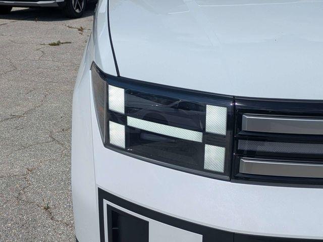 New 2026 White Hyundai SEL FWD image 9