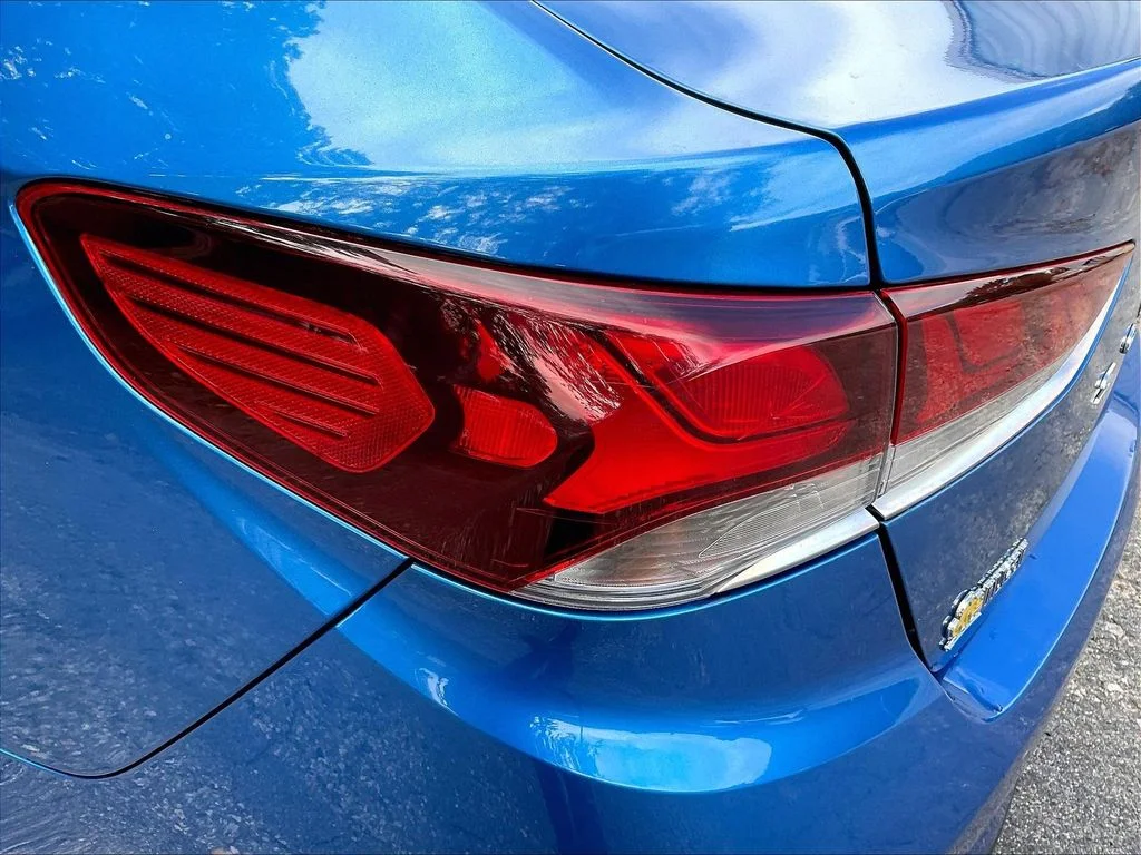 Used 2018 Electric Blue Hyundai Sport image 32