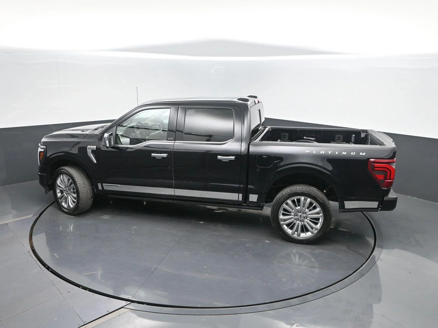 Used 2025 Agate Black Ford Platinum image 46