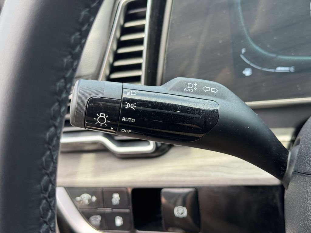 Used 2023 White Kia X-Line image 22