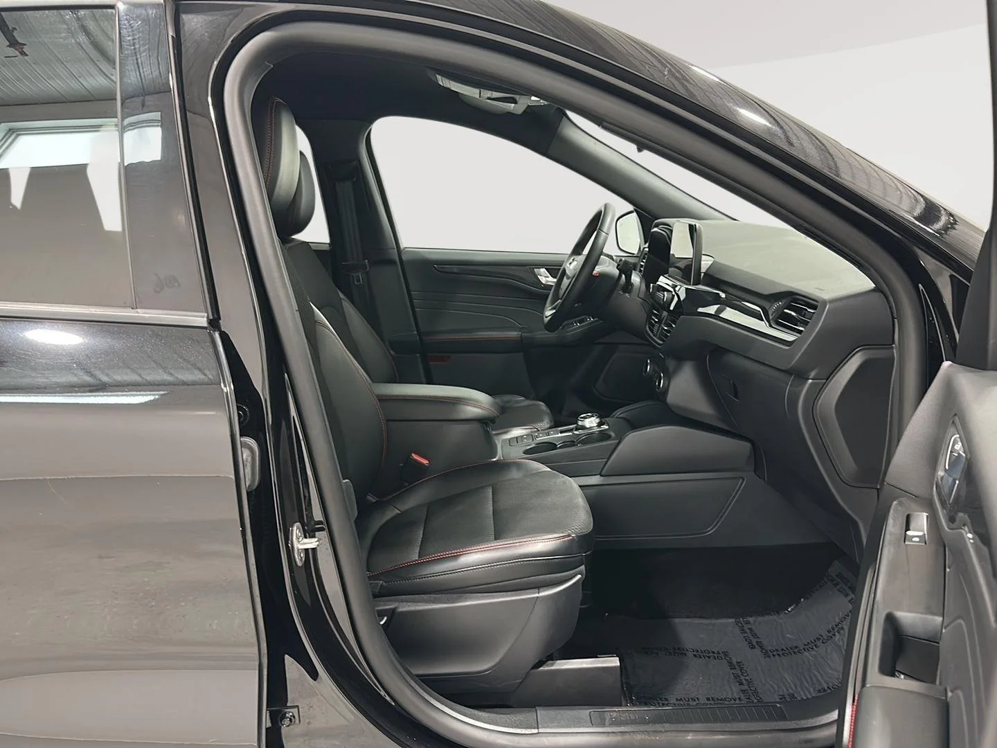 Used 2025 Agate Black Metallic Ford ST-Line image 25