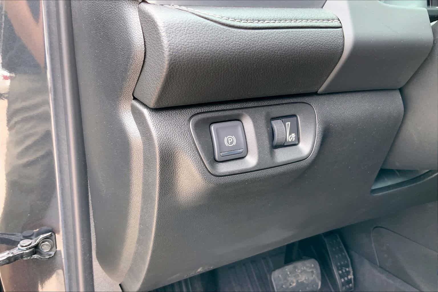 Used 2020 Carbon Black Metallic GMC SLT image 36