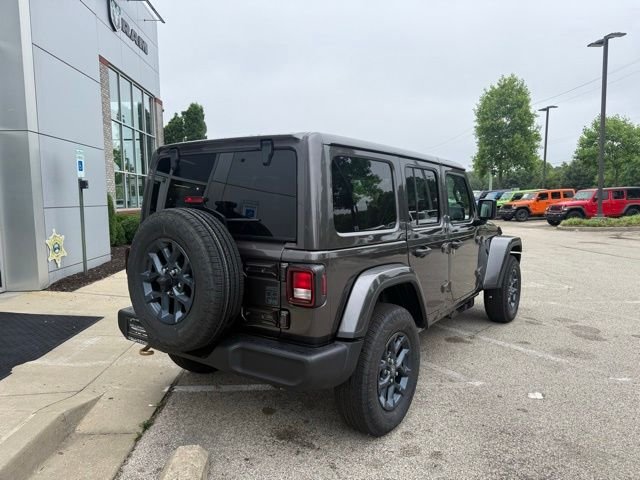 New 2026 Granite Crystal Metallic Clear-Coat Exterior Paint Jeep  image 7