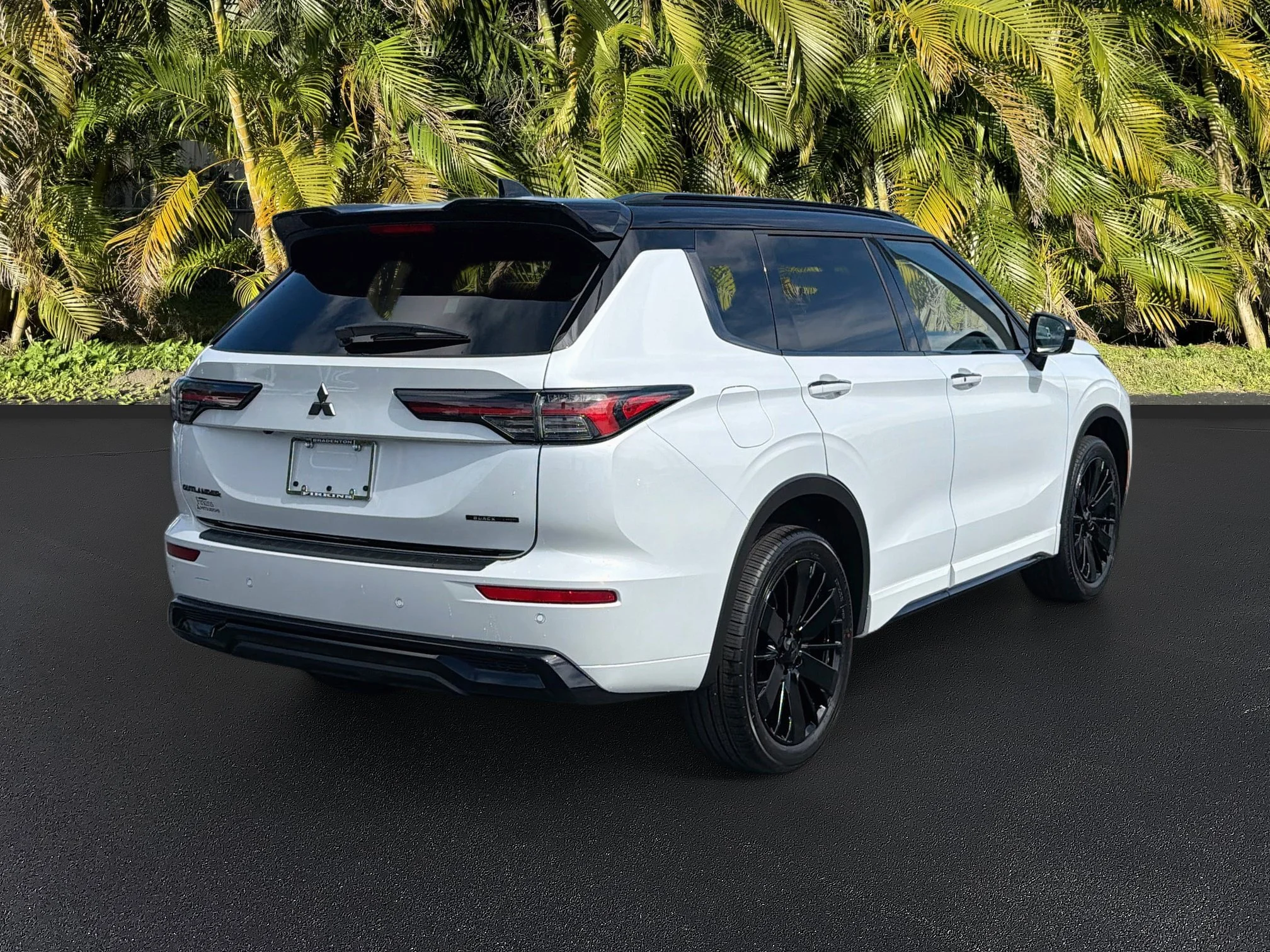 New 2026 White Diamond/Black Roof Mitsubishi BLACK EDITION 2WD image 4