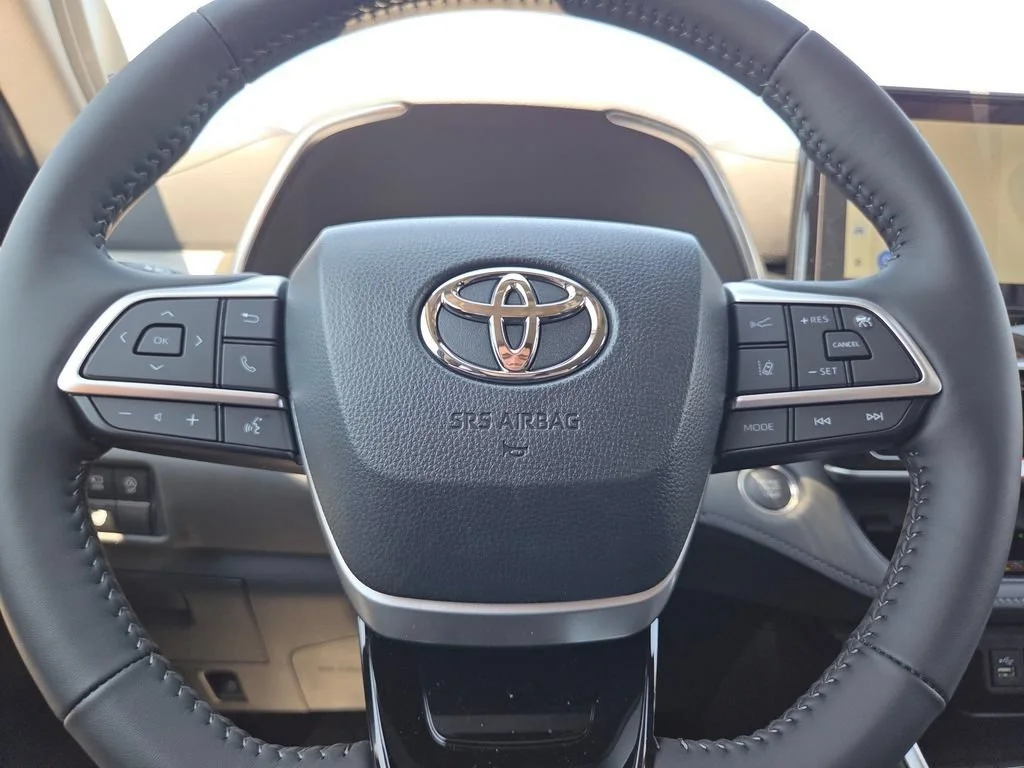 New 2026 Midnight Black Metallic Toyota Platinum image 38