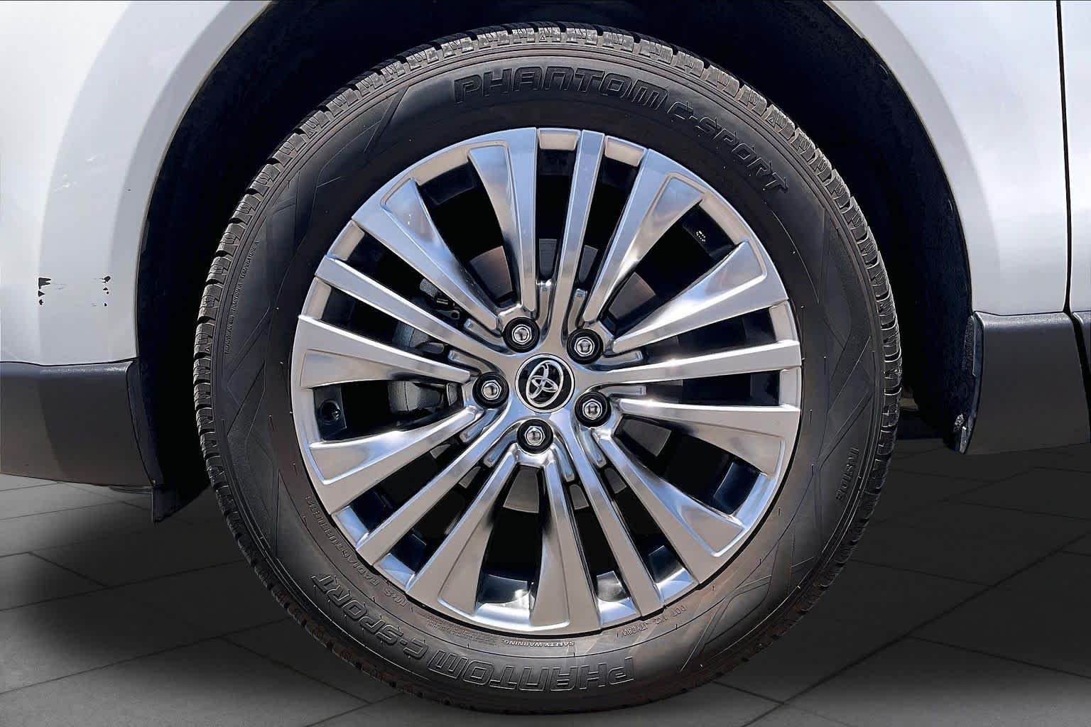 Used 2022 Blizzard Pearl Toyota Limited image 10