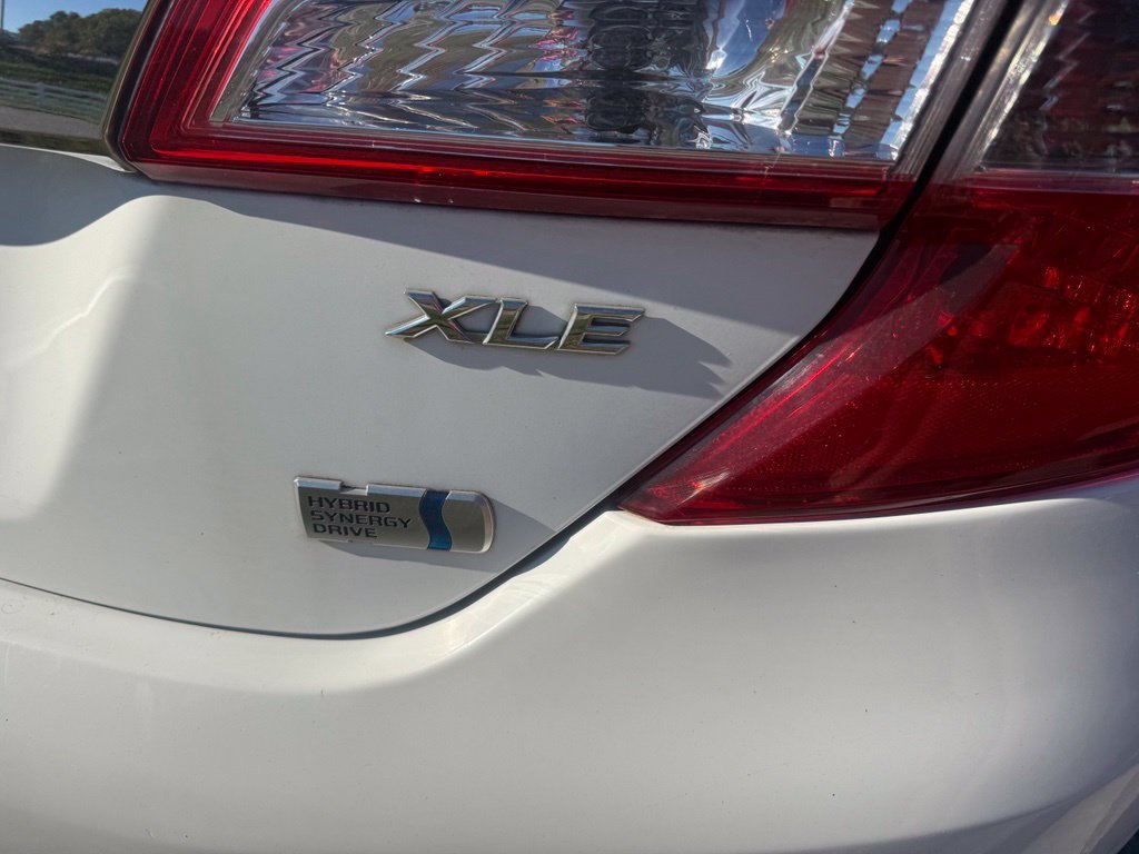 Used 2013 Super White Toyota XLE image 25