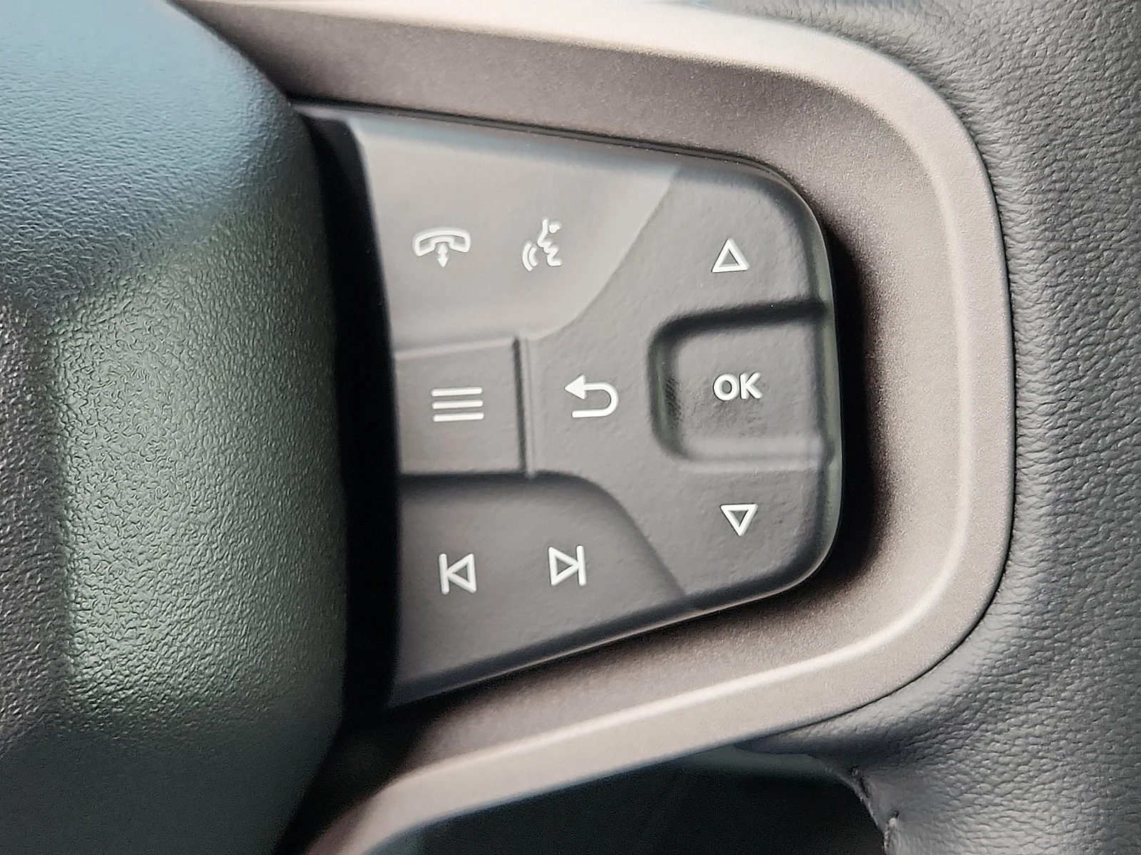 New 2025 Oxford White Ford Badlands&reg; image 17